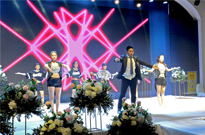 “開(kāi)元夢(mèng)·集美情”迪尼斯酒店歌唱比賽成功舉行